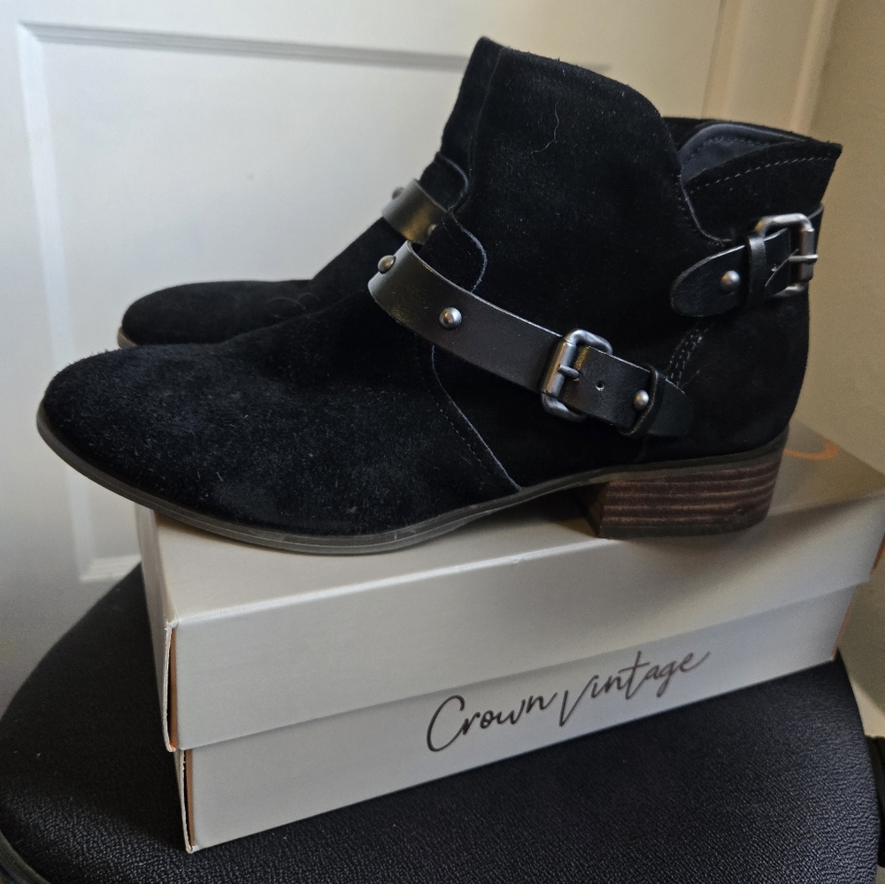 Ladies western style ankle boot